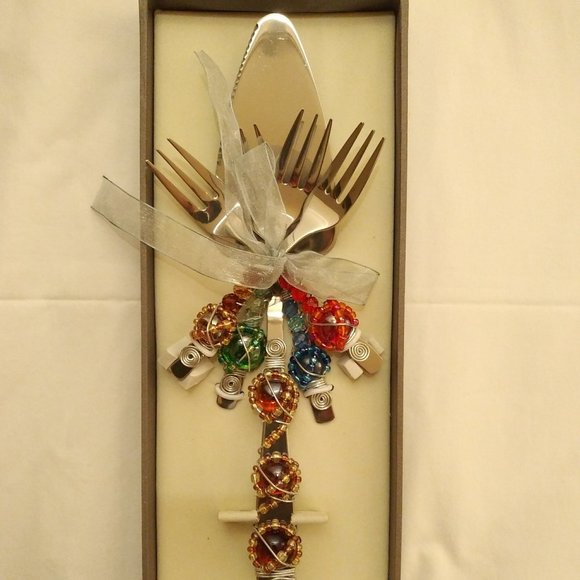 NIB--Wild Eye Designs Beaded Cake Server w/Forks - Picture 1 of 5